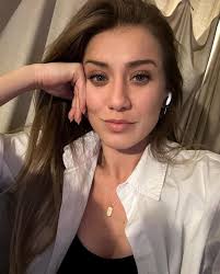<em><strong>Jess B.</strong></em>